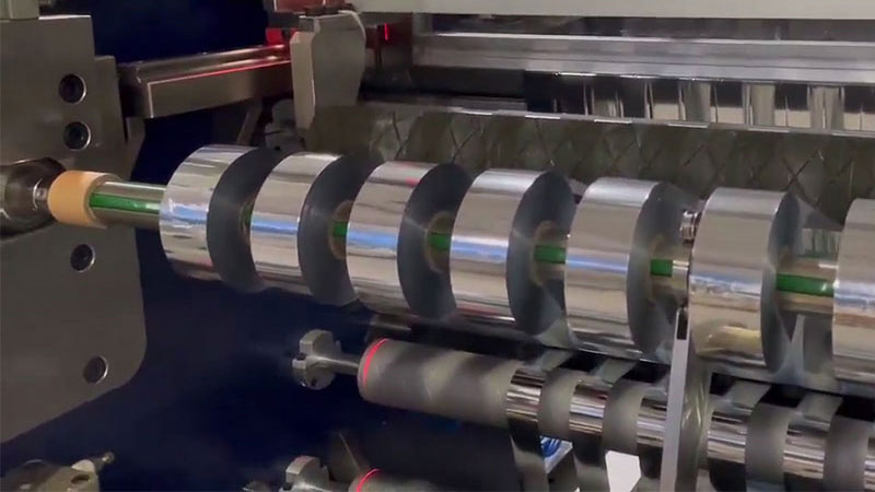 電化鋁分切機(jī)在包裝行業(yè)的應(yīng)用:提升燙金材料利用率